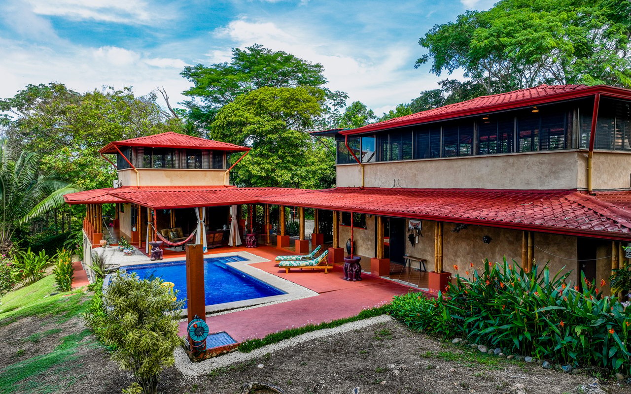 Tropical Getaway with Two Villas and Lush Gardens Near the Heart of Uvita