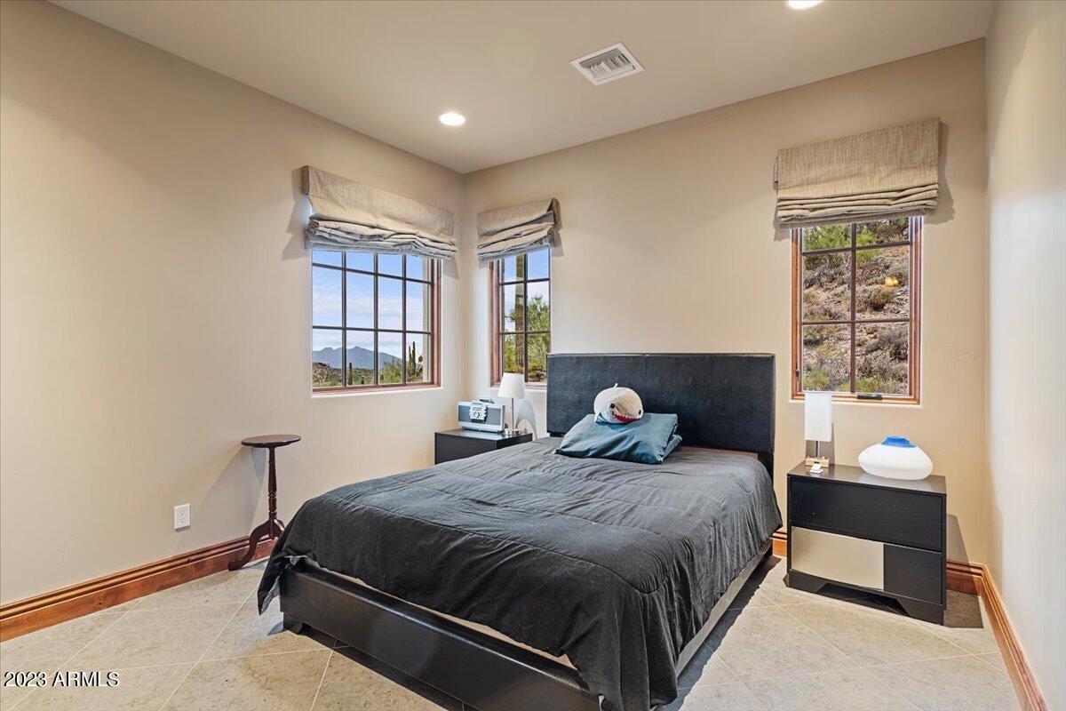 9514 E Madera Dr