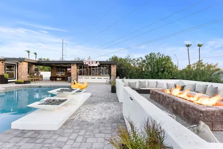 Phoenix Luxury! Pickleball | Free Heated Pool | Hot Tub