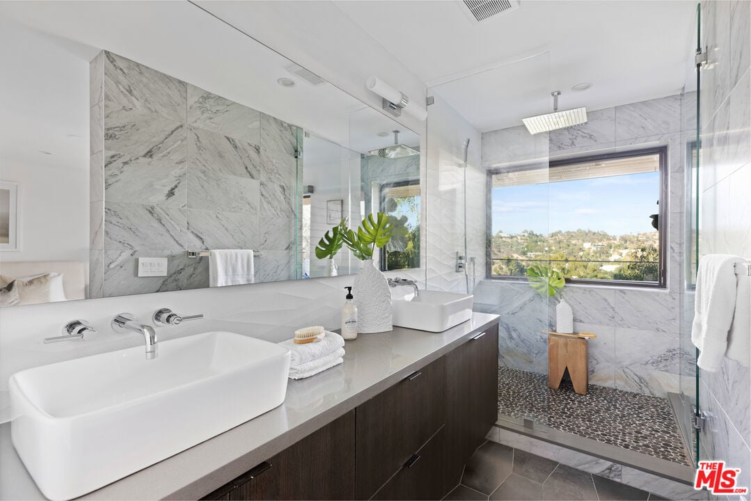 7853 Willow Glen Rd