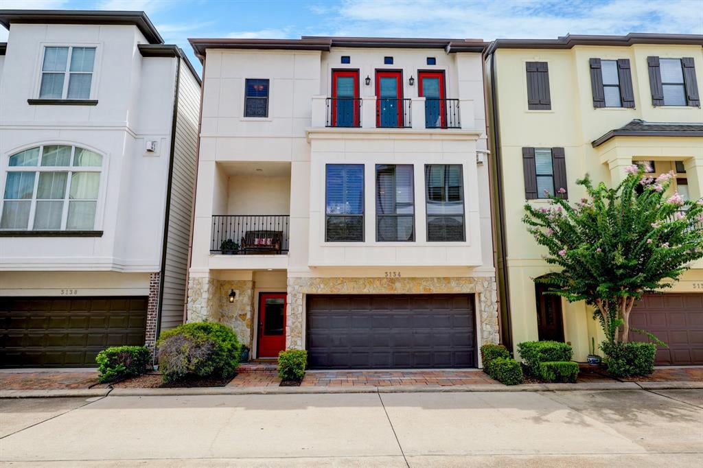 3134 Pemberton Walk
