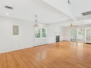 11 Juniper Ln