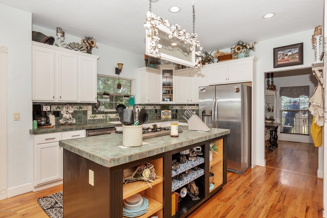 2845 W Kickinghorse Dr