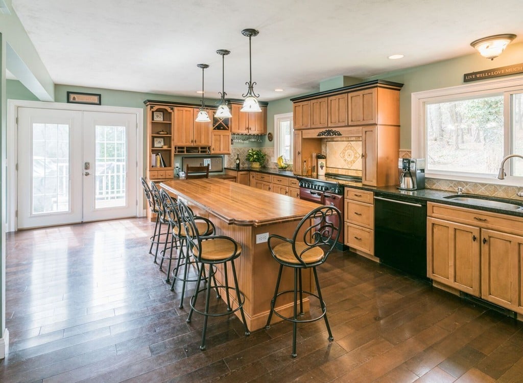 127 Whitewood Rd