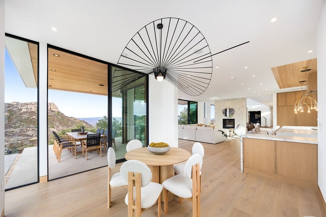 Mulholland Hwy, 90265