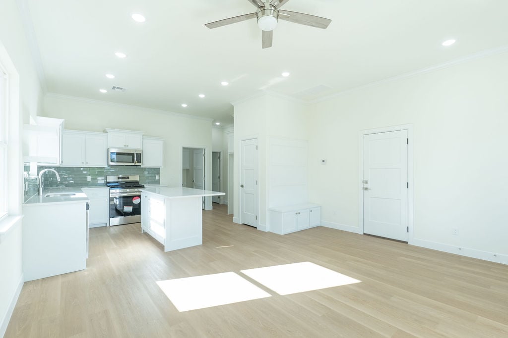 820 W Locust Street