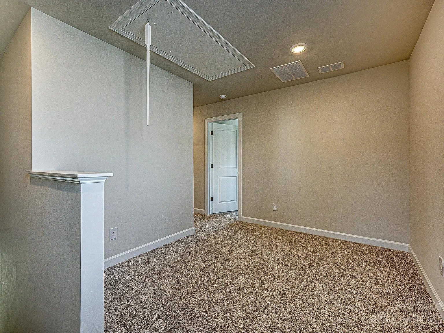 664 Citriadora St