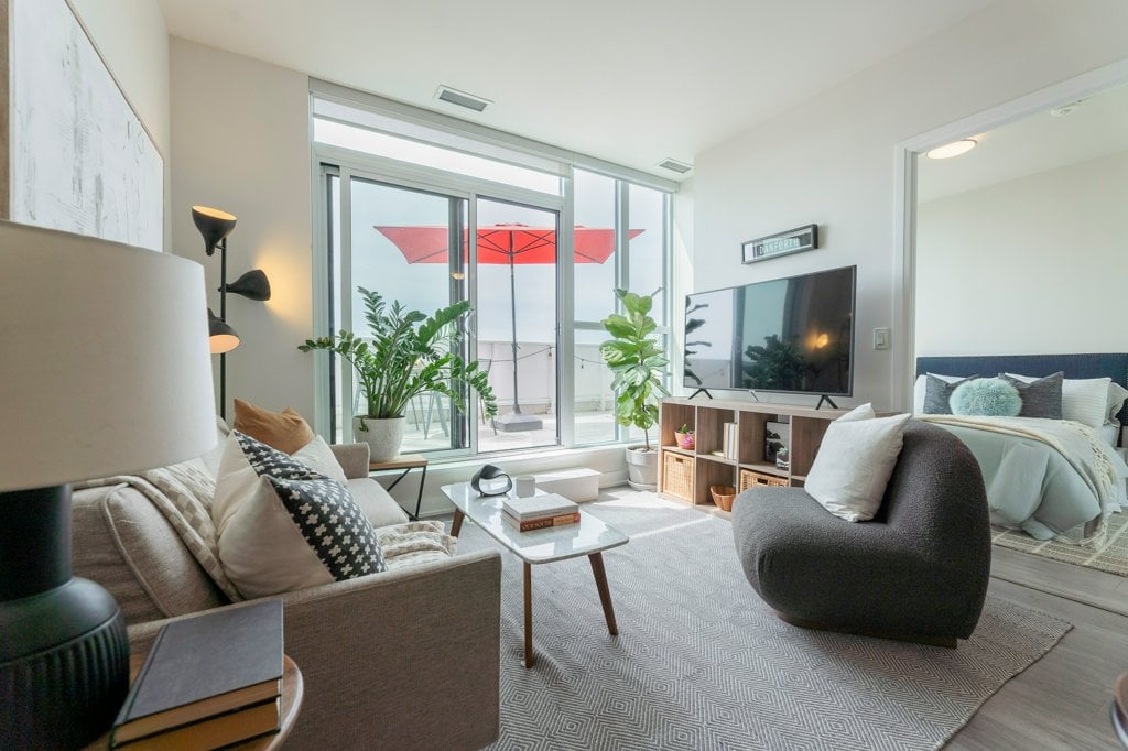 807-2301 Danforth Ave