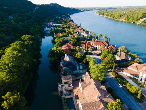 Luxury homes on Lake Austin in Austin Texas