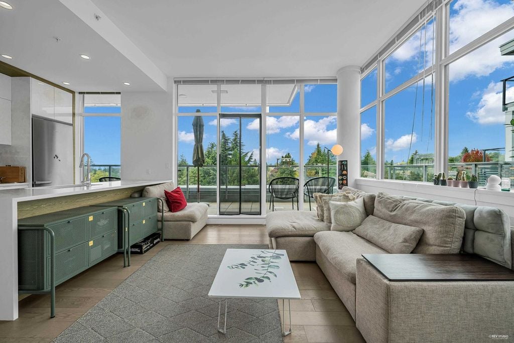6733 Cambie St, #501
