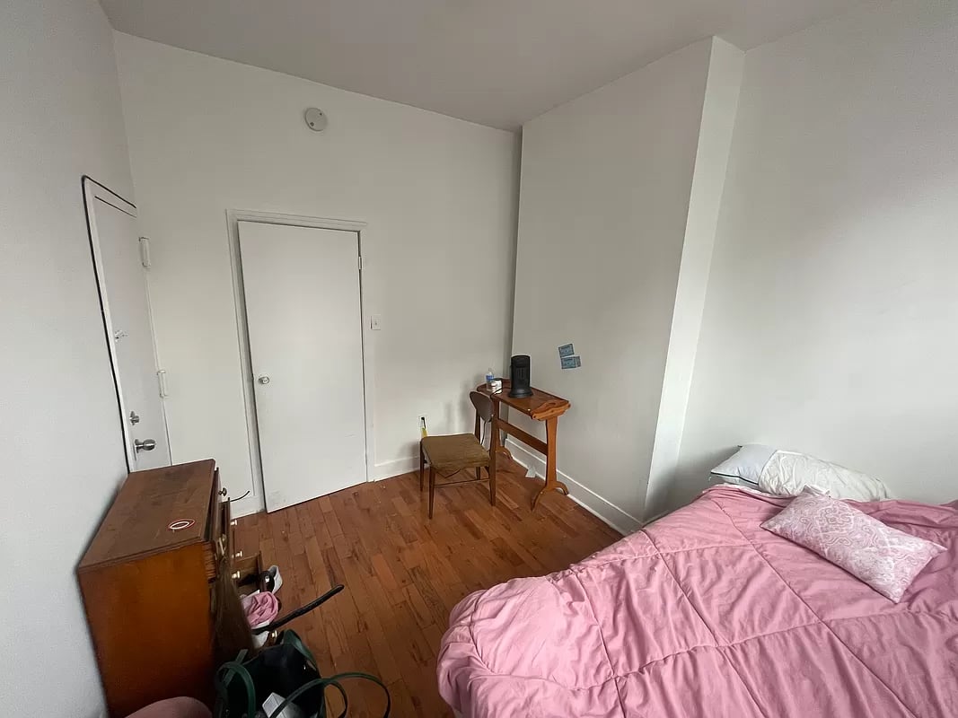 369 Menahan Street #2L