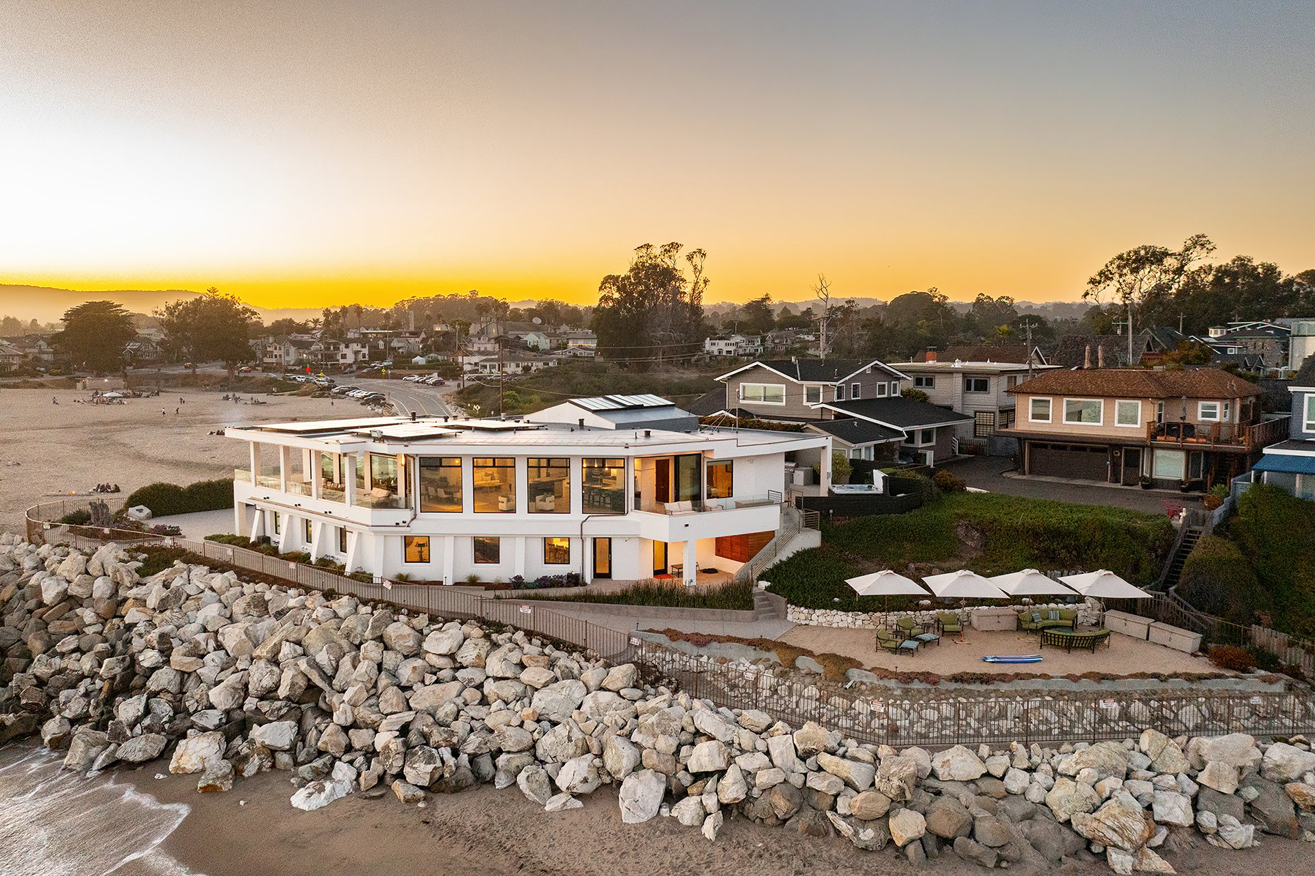 Contemporary Oceanfront Retreat