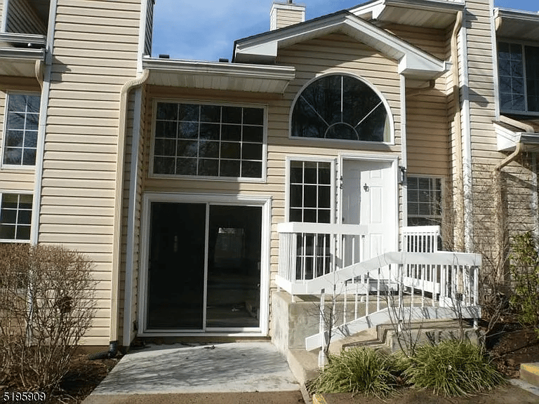 48 Fieldstone Rd