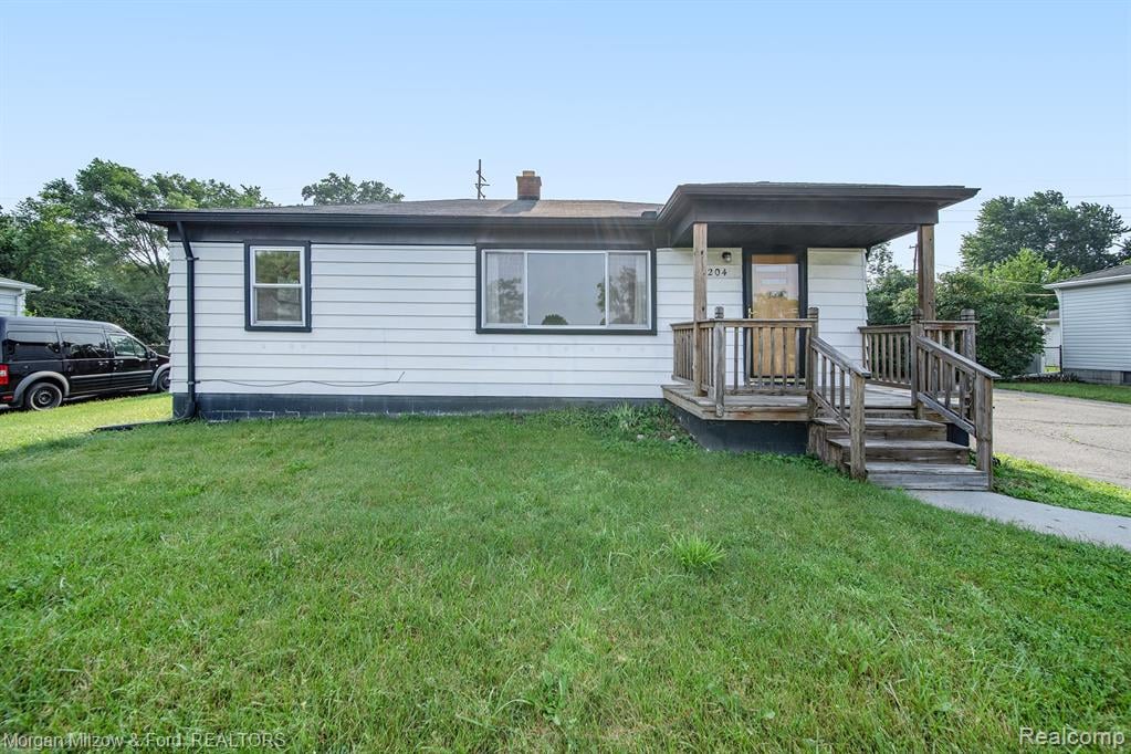 2204 Crescent Lake Road
