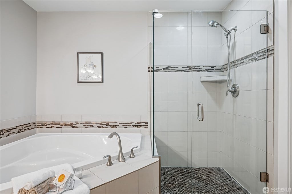 900 228th Avenue NE Unit: 16C