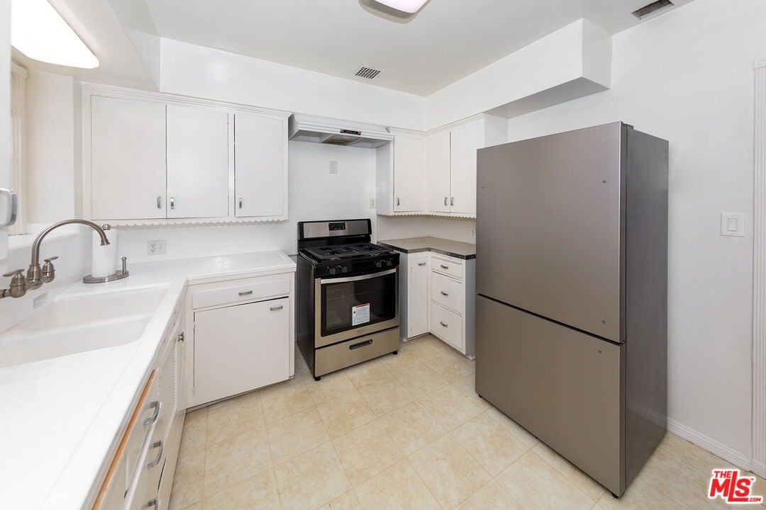 852 N Formosa Ave