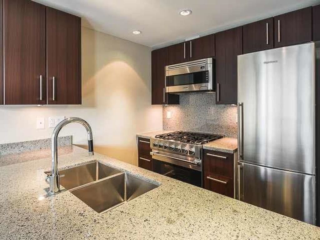 138 W 1st Ave, #407
