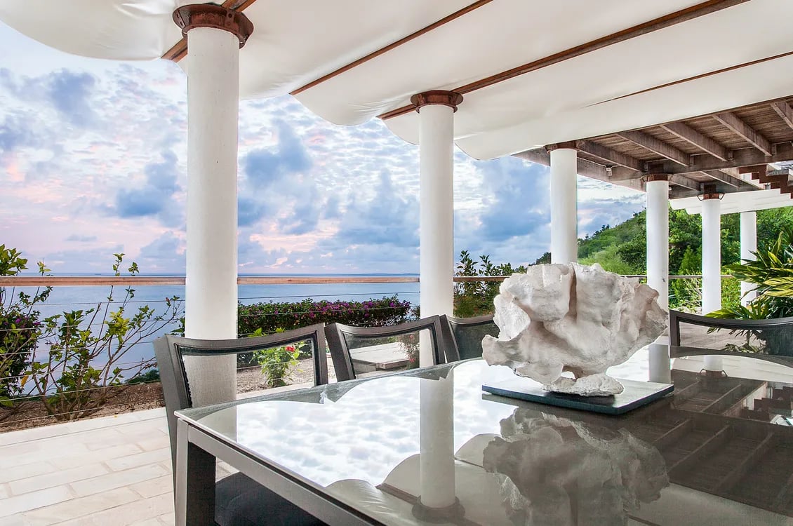 Ce blue Villa