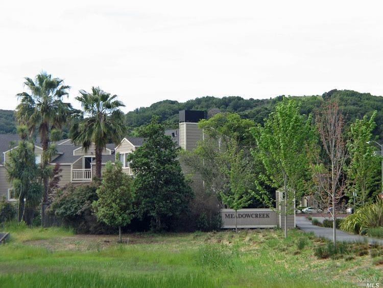 22 Creekside Ct