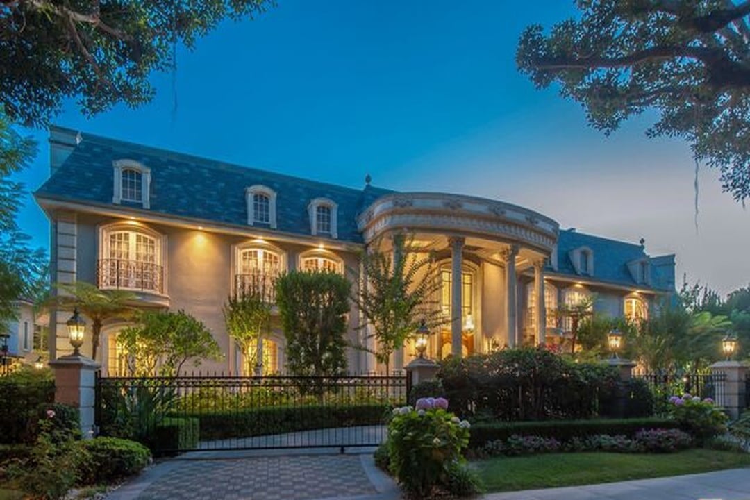 Manor Paradise