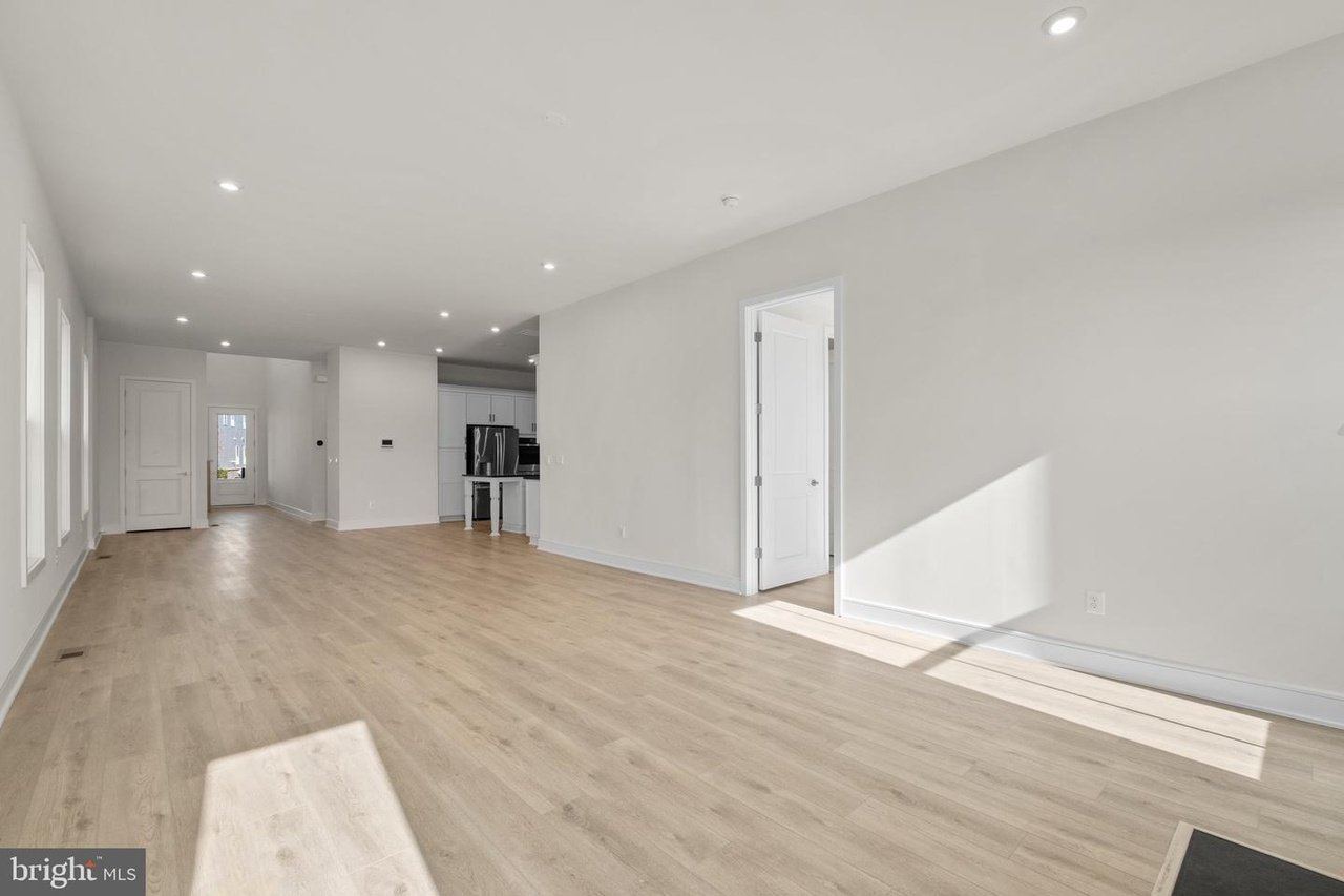 43274 Greeley Sq