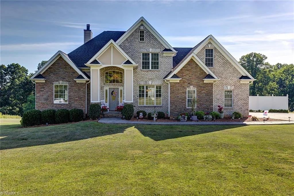 144 Foothill Farm Ln