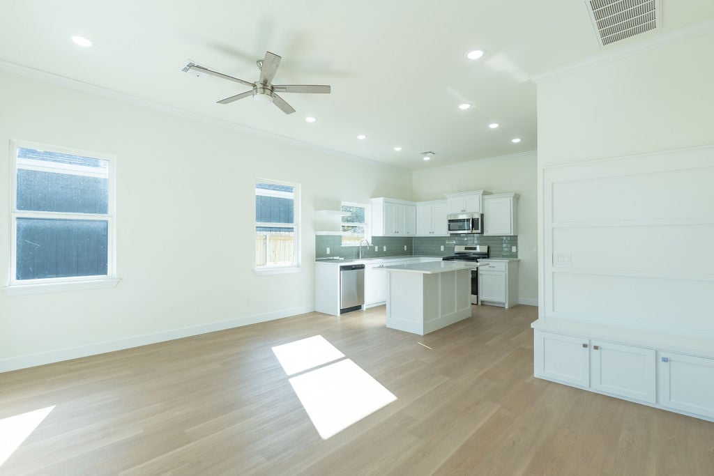 820 W Locust Street