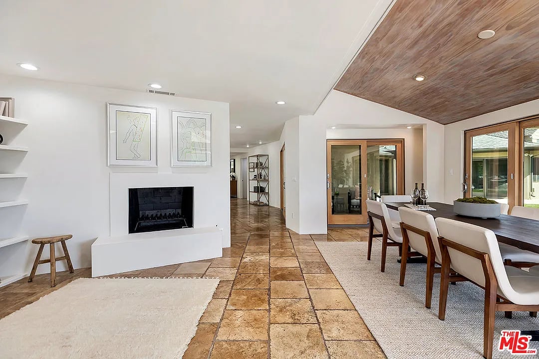 2205 Stradella Rd