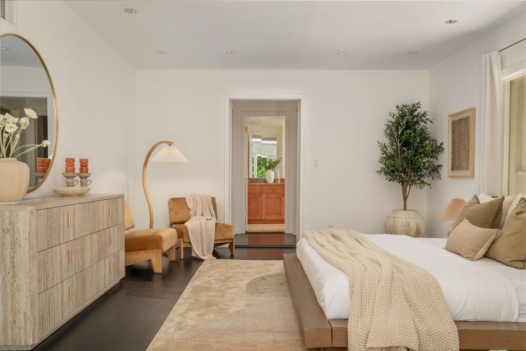 Windmere Pavilion, St Ives Dr, 90069