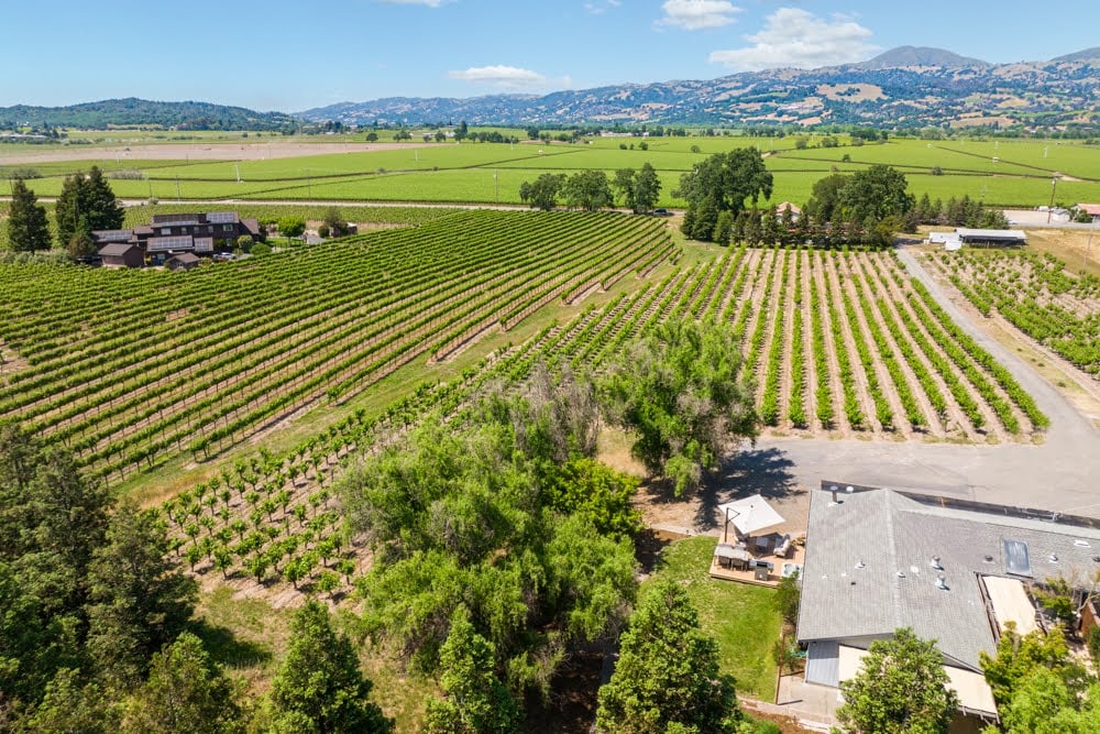 725 Lytton Station