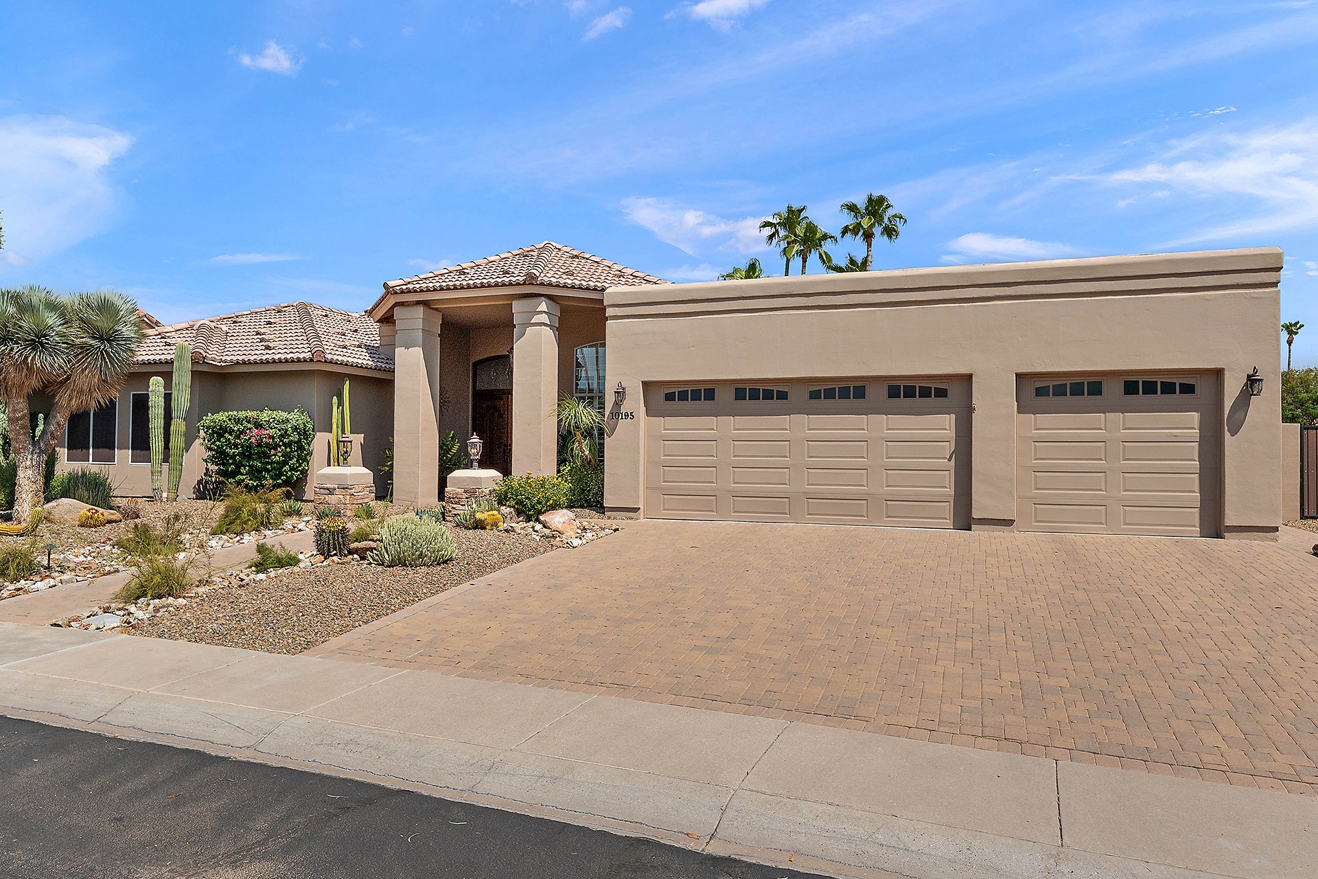 10195 E CORRINE Drive