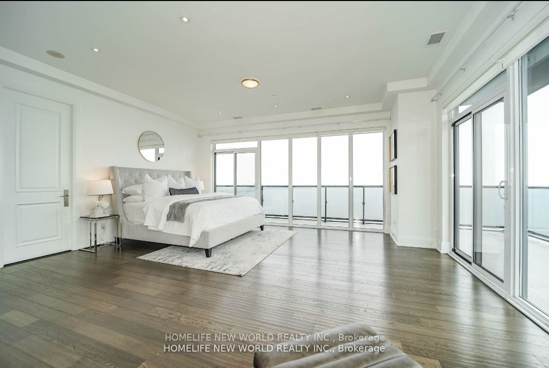RARE PENTHOUSE OPPORTUNITY IN MIMICO