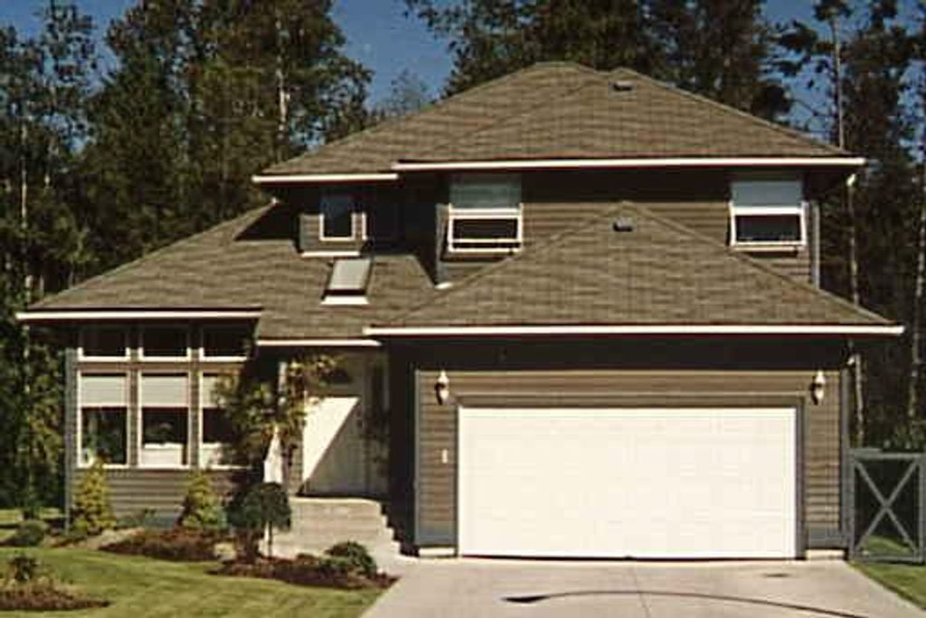 1591 MacDonald Pl