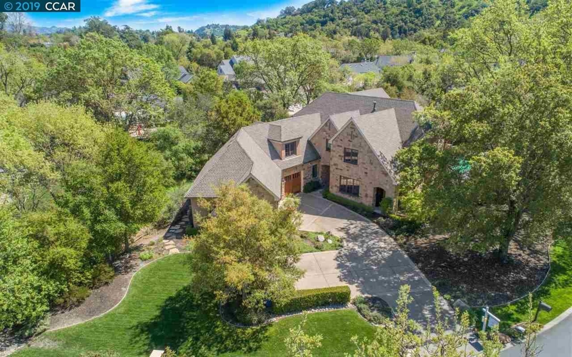 53 Hidden Oaks Dr