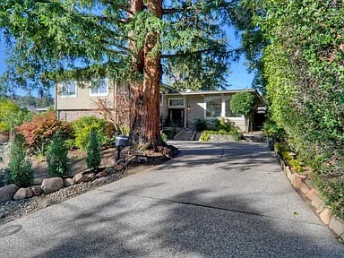 220 Frances Ln