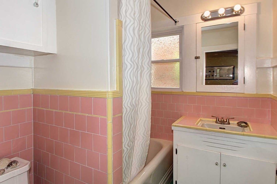 Just Listed! Excellent Location! and Under $300K!