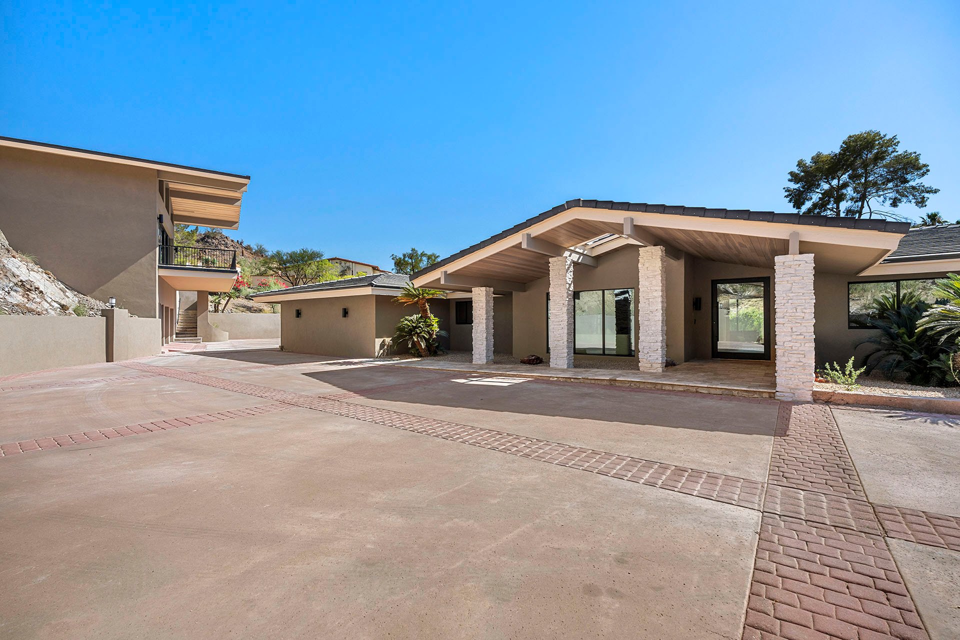 3500 E LINCOLN Drive 26