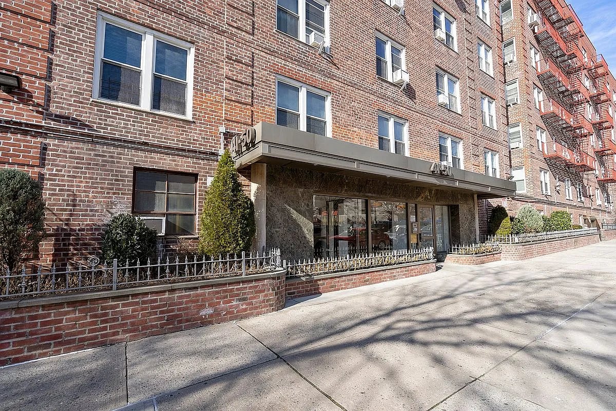 41-50 78th St APT 725