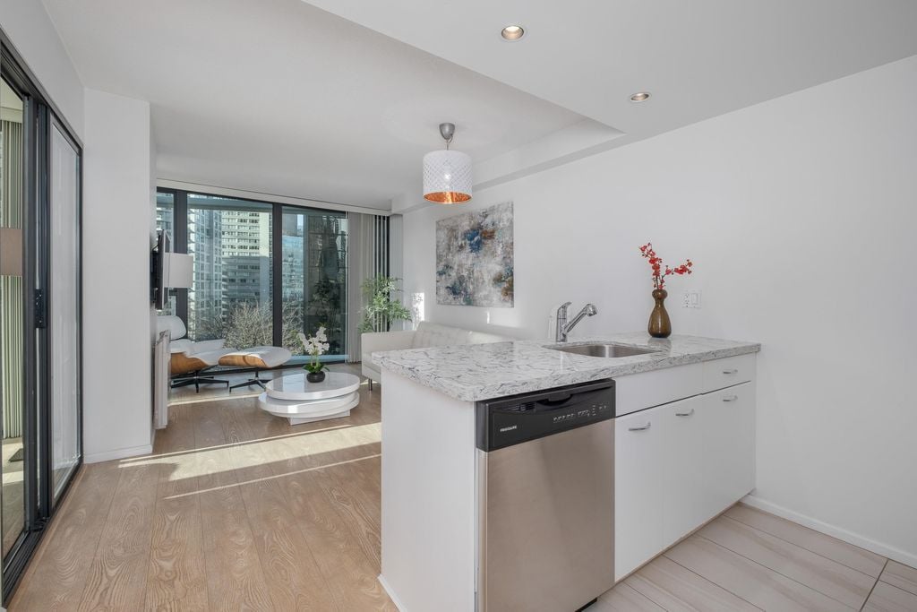 1331 W Georgia St, #707