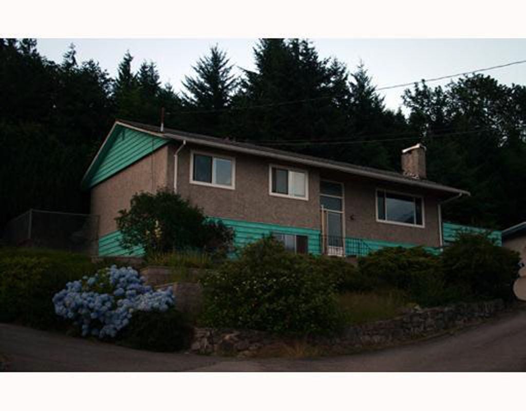 2255 Read Cres