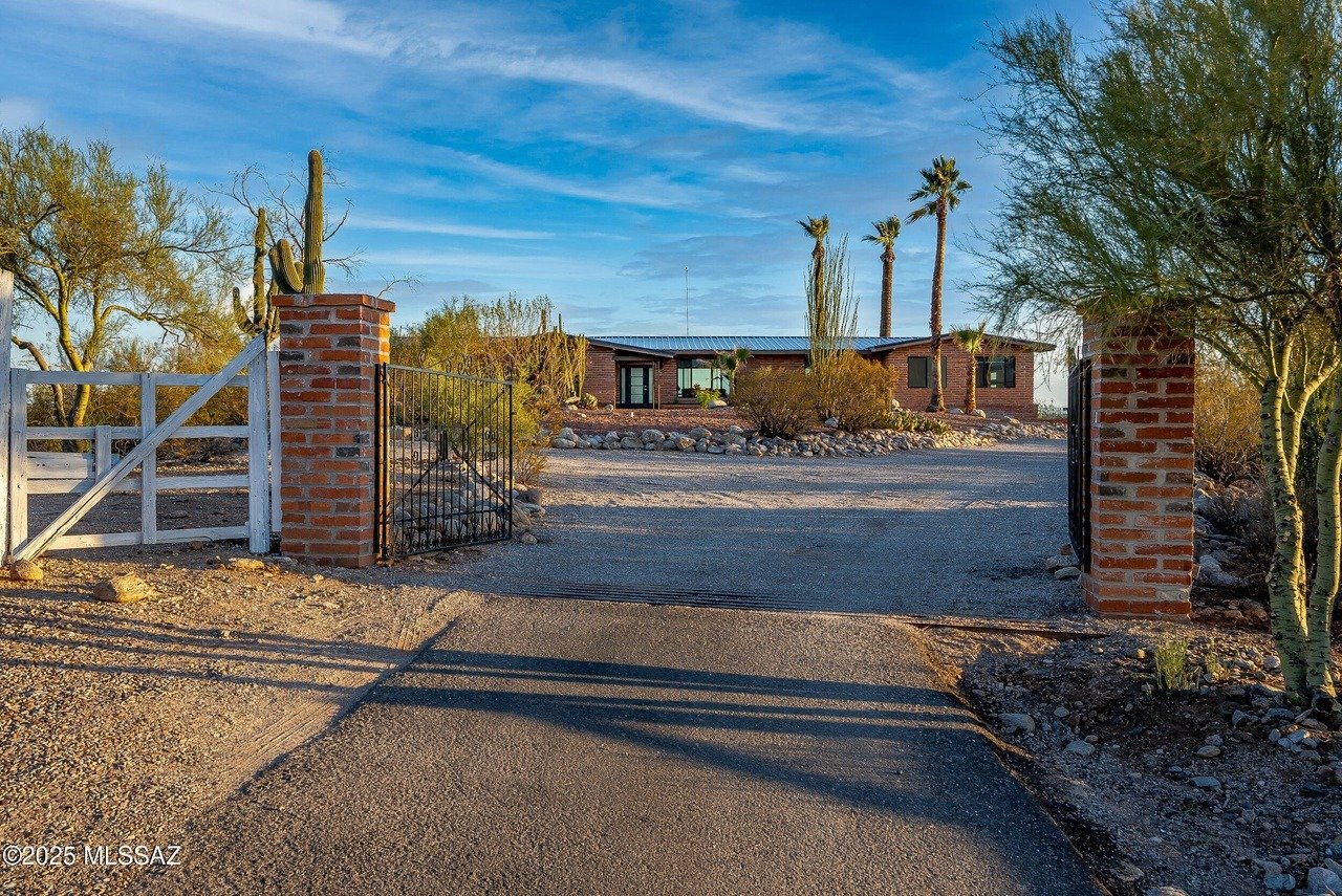 5240 E River House Rd