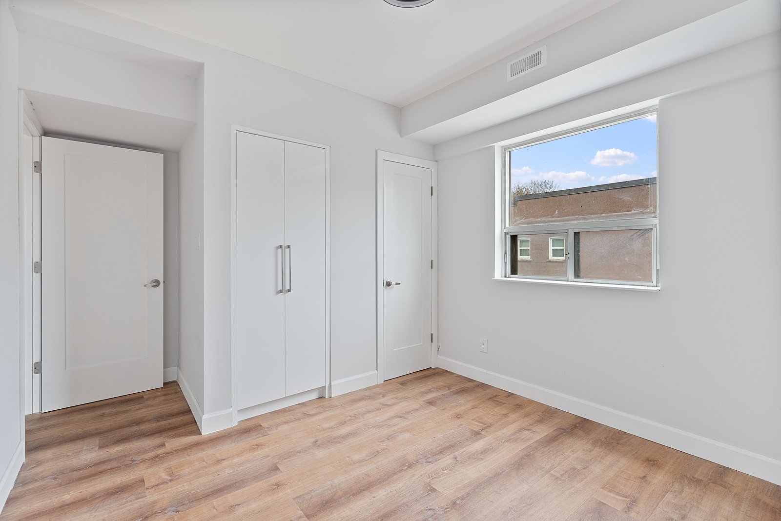1328 Gerrard Street E 304