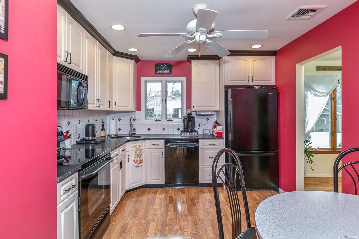 37 Laurel Rd