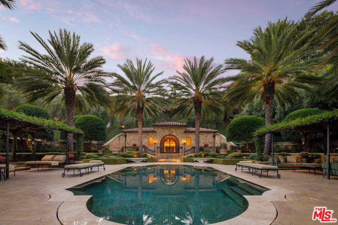 38 Beverly Park Cir