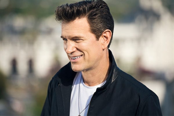 Chris Isaak image