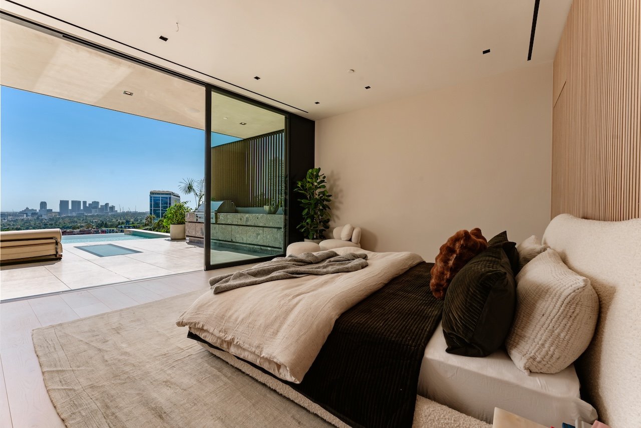 9056 St Ives