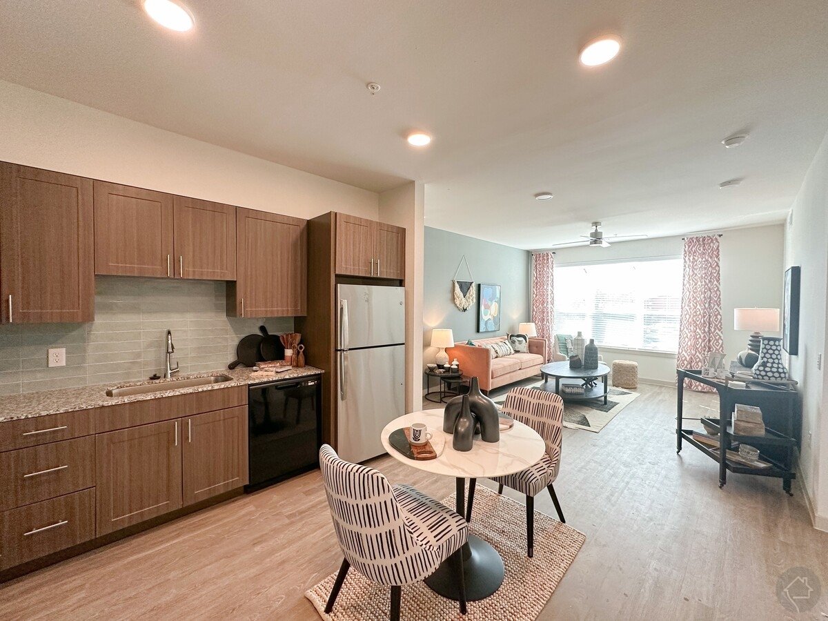 1 month free in an amazing 1/1 apartment home in Round Rock!