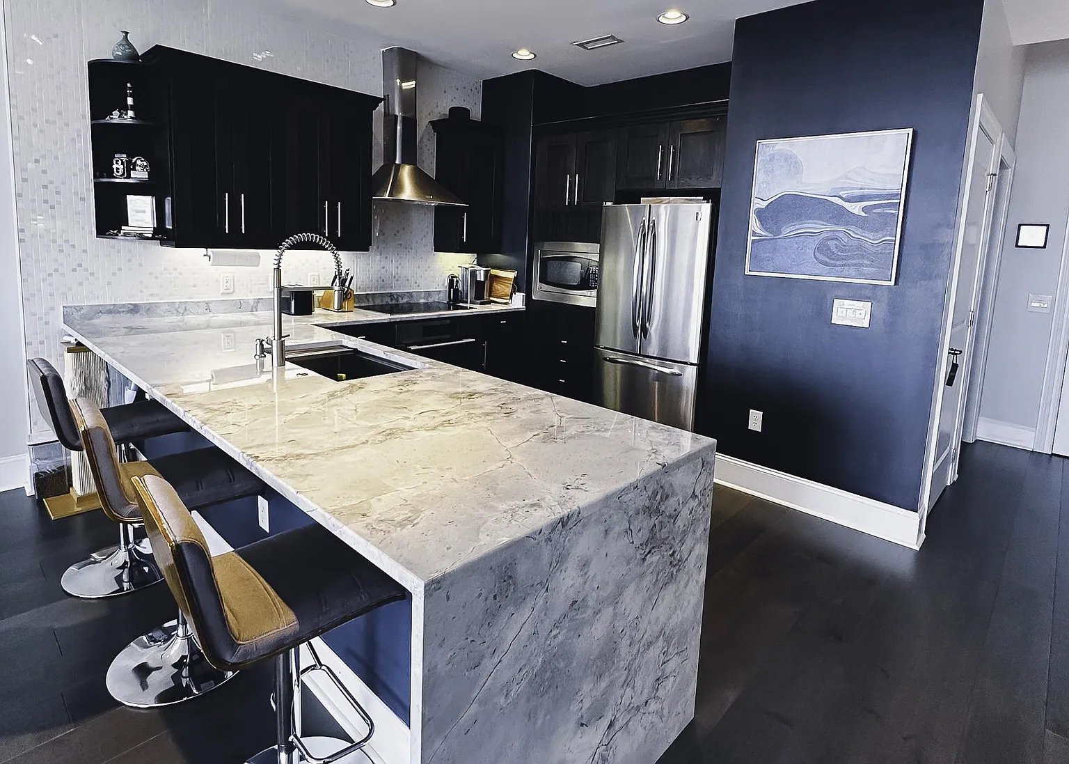 400 W North St #1218