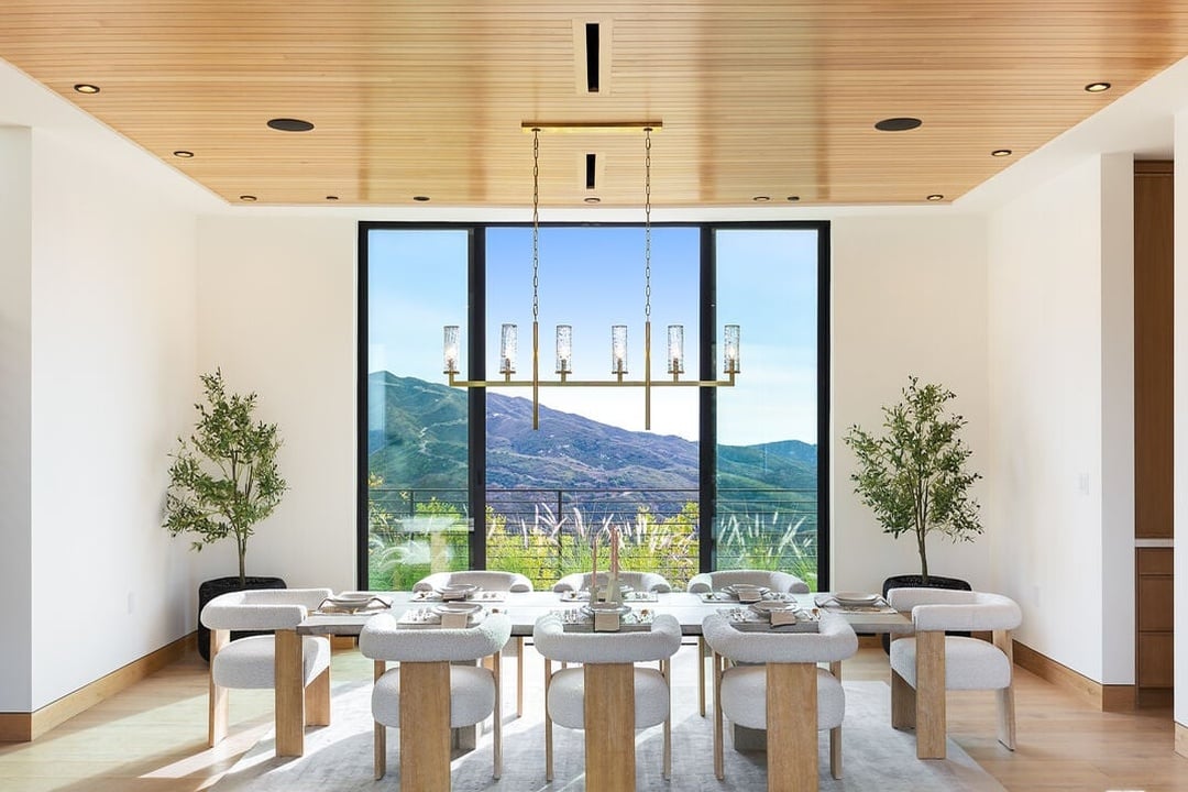 Mulholland Hwy, 90265