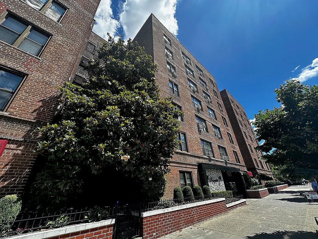 90-11 35th Ave APT 6N